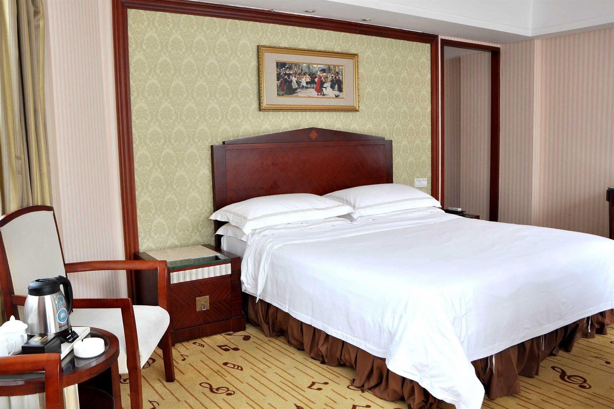 Vienna Hotel Kuangcsou Kültér fotó